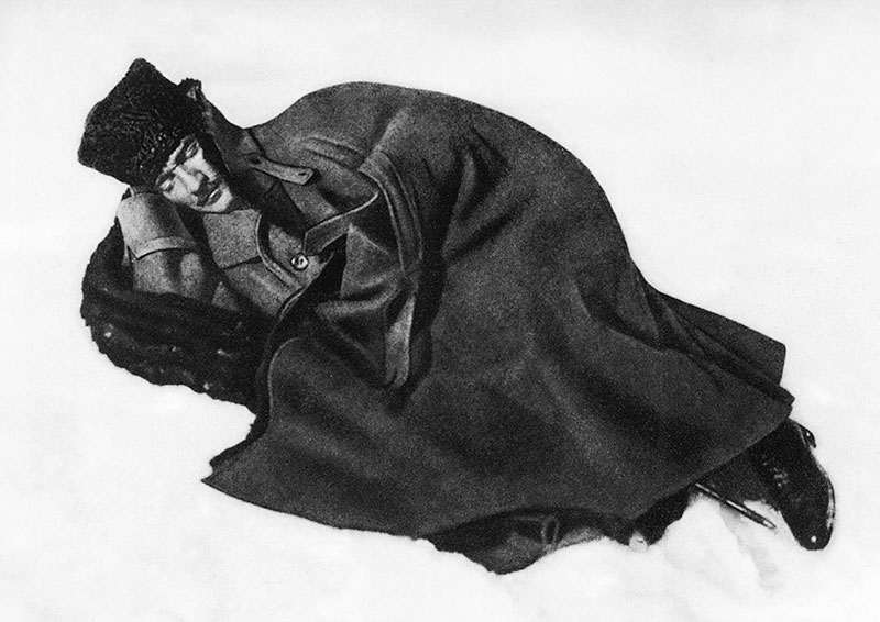 Atatürk Kar Üstünde Dinlenirken Çekilen Fotoğrafın Hikâyesi Malumatfuruş amaçlanan Kar Üstünde Kaydığını Görmek Ne Anlama Gelir