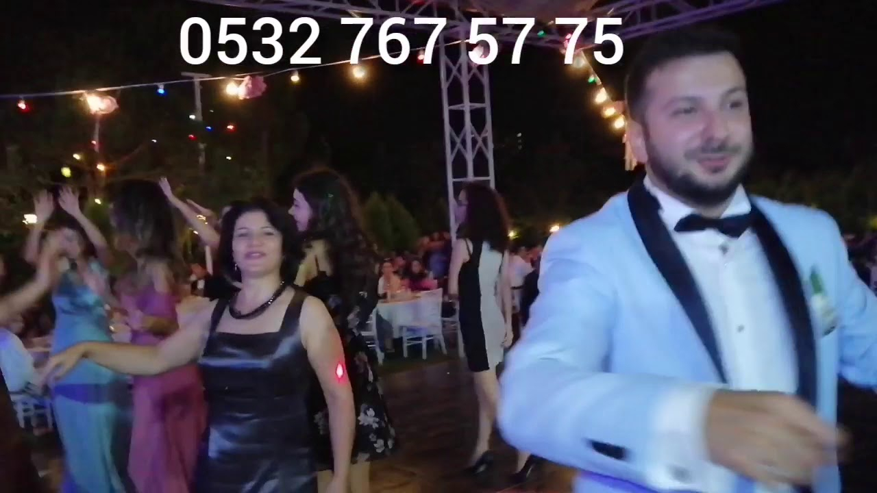 Düğünde Gelin Damat Dansözle Dans Edip Eğlendiler Youtube içeride Rüyada Düğünde Dans Etmek