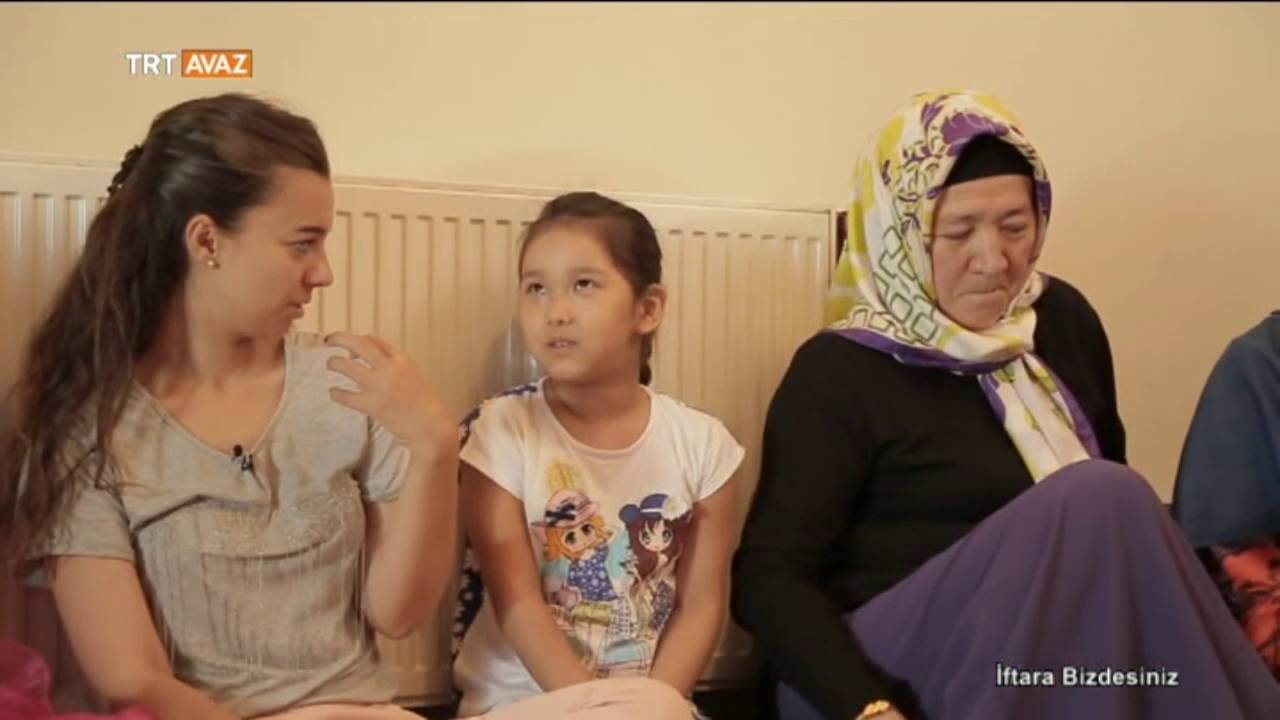 Kazak Türkü Bir Aileye Konuk Olduk İftara Bizdesiniz Trt Avaz Youtube içeride Rüyada Bir Aileye Misafir Olmak