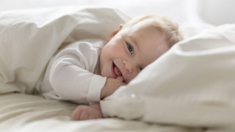 Rüyada Bebek Görmek Ne Anlama Gelir? Rüyada Kucağında Bebek Görmek ilgili Rüyada Bebeğin Konuştuğunu Görmek