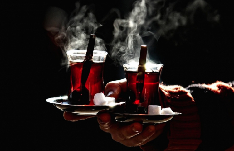 Rüyada Çay İkram Etmek Ruyandagor fiçin Rüyada Çay Bardağı Kırmak Ne Anlamına Gelir