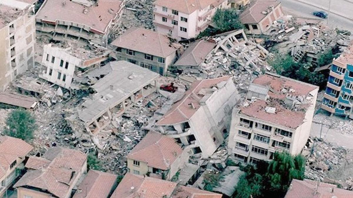 Rüyada Yer Sarsıntısı Görmek Neyi Işaret Ediyor? Rüyada Deprem Görmek tamamen Rüyada Deprem Olduğunu Görmek Psikolojik Yorumu